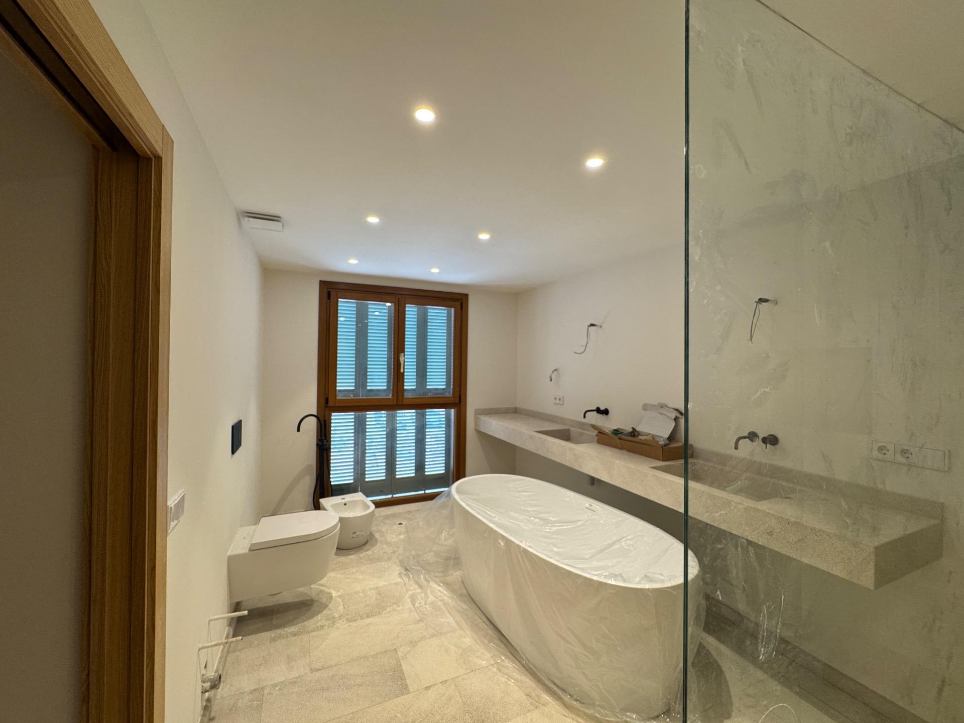 baño concepto abierto Villa de Lujo en Ses salines